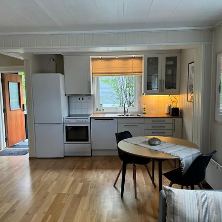 Apartmán Walo Tromsdalen - Close To Cable Car And Arctic Cathedral, 10 Min By Bus To Centre, Free Parking *